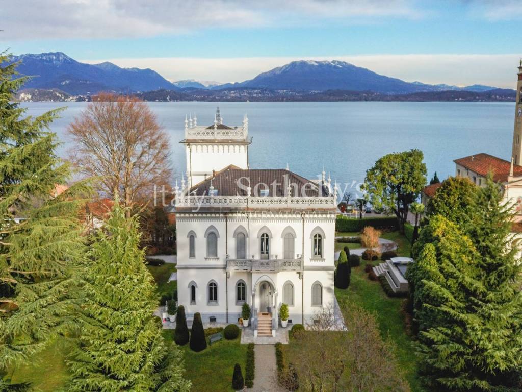 Villa a Lesa in Viale Vittorio Veneto - Foto 2