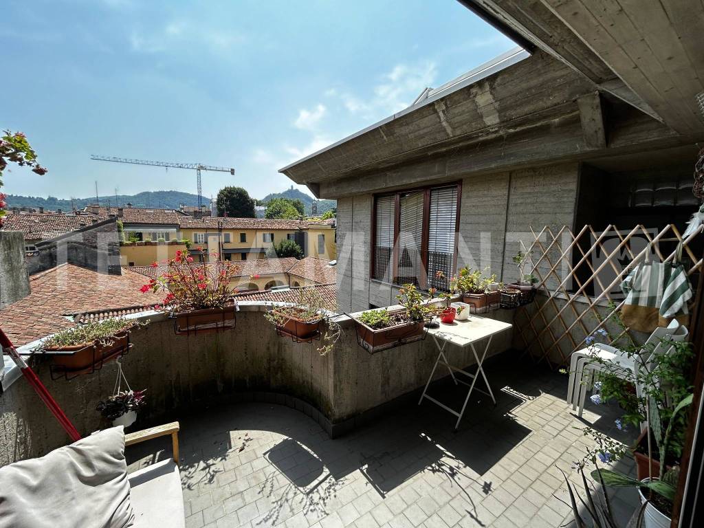 Appartamento a Como in Via Cinque Giornate, 61 - Foto 2