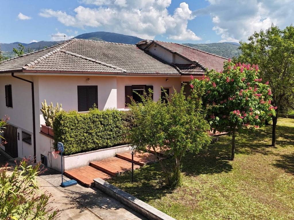 Villa a Frosinone in Via per Fiuggi - Foto 2