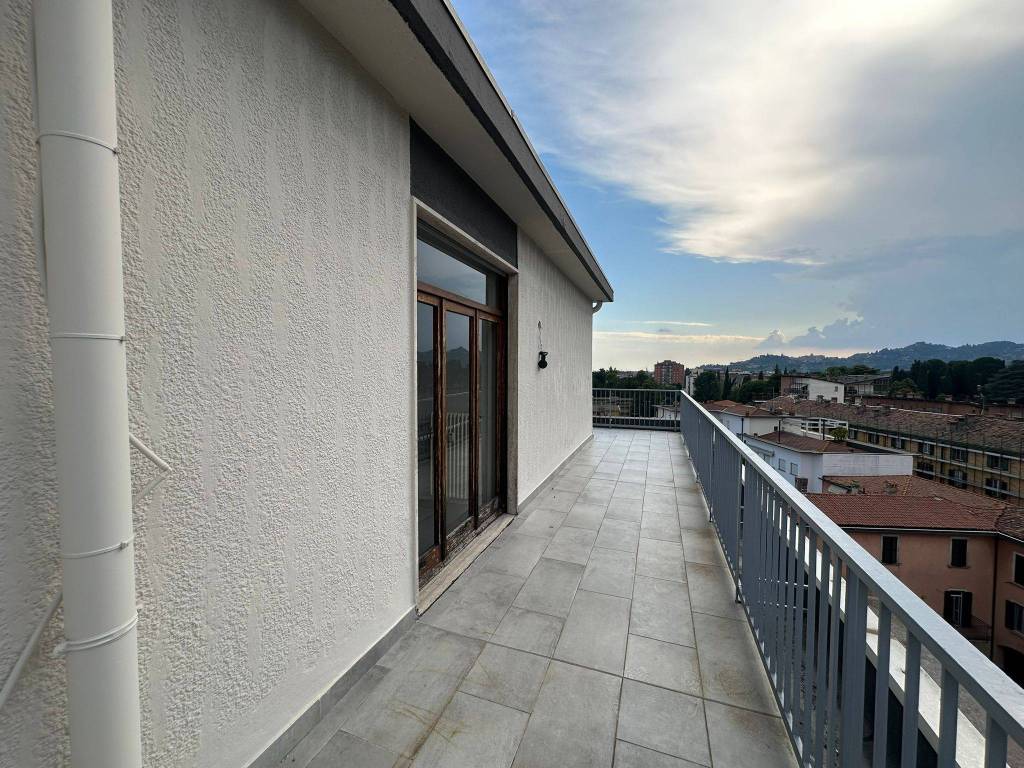Attico / mansarda a Torre boldone in Piazza Papa Giovanni XXIII - Foto 4