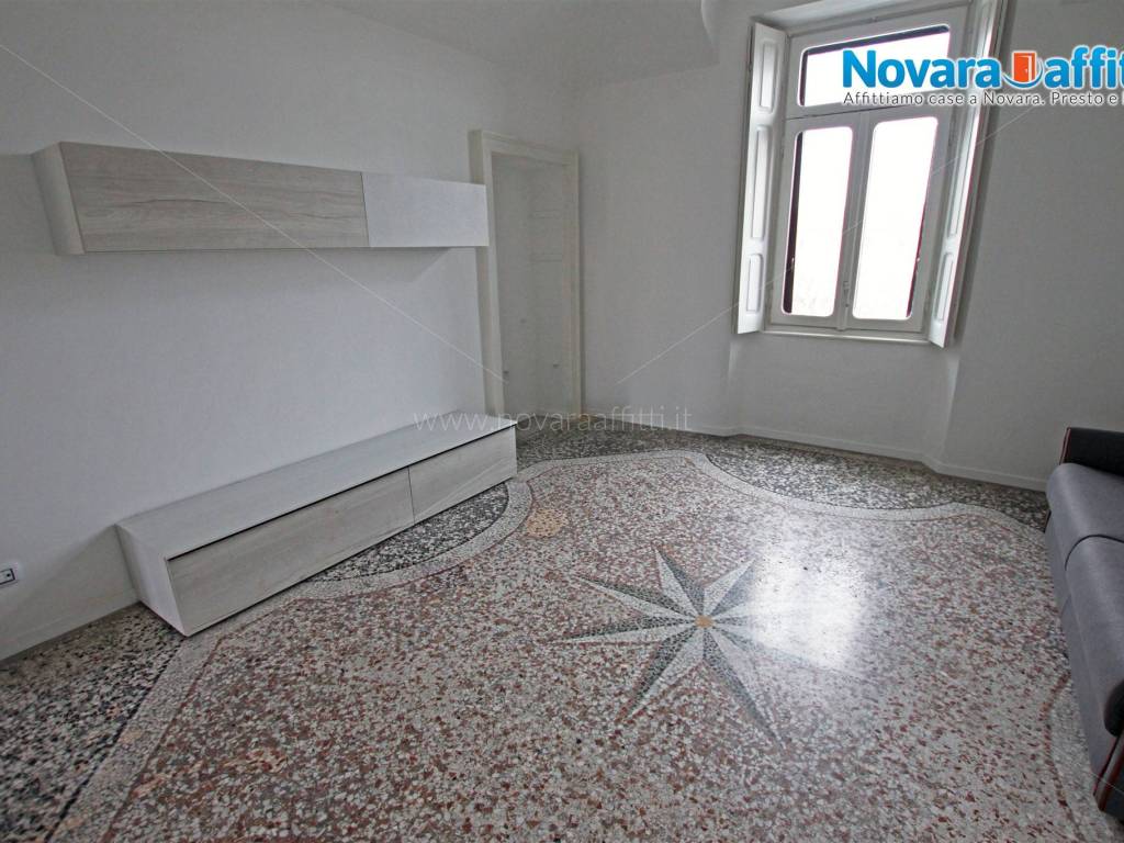 Appartamento a Novara in Piazza Giuseppe Garibaldi - Foto 3