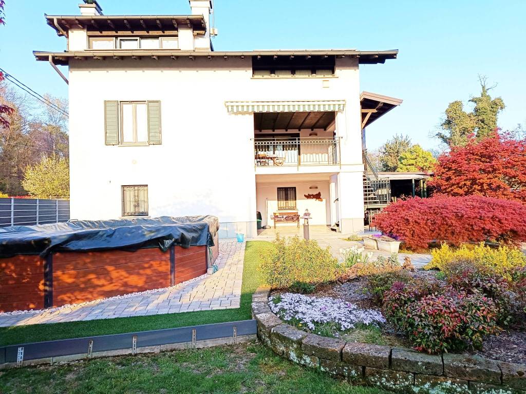Villa a Cardano al campo in Via Gran Sasso, 2 - Foto 2
