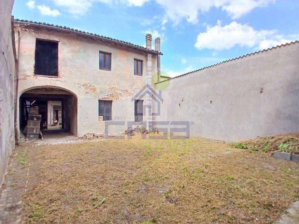 Casa indipendente a Rivarolo mantovano in via Gonzaga 43 - Foto 2