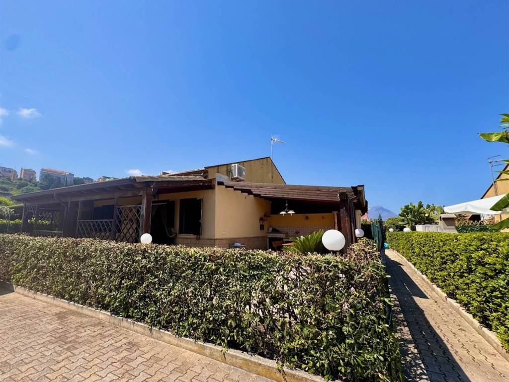 Villa a Campofelice di roccella in C.da Piana calzata - Foto 2