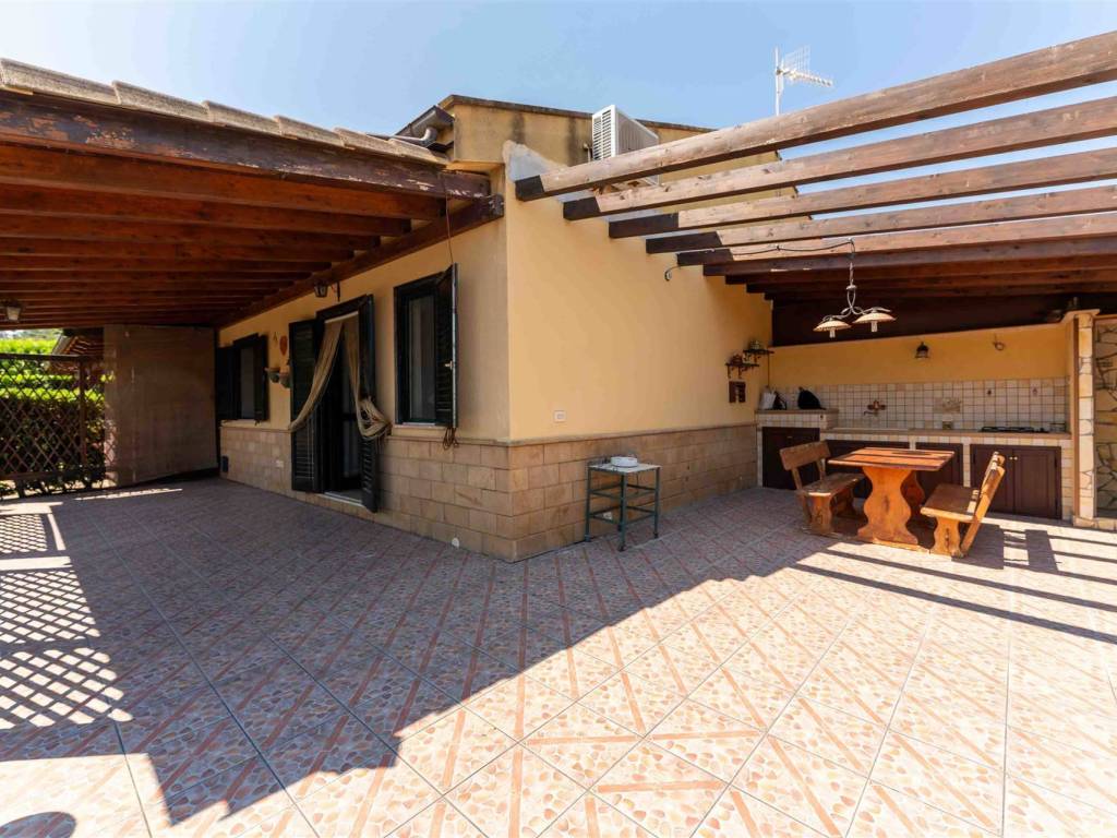 Villa a Campofelice di roccella in C.da Piana calzata - Foto 3