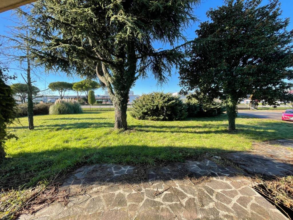 Villa a Latisana in Via Lignano Nord - Foto 3