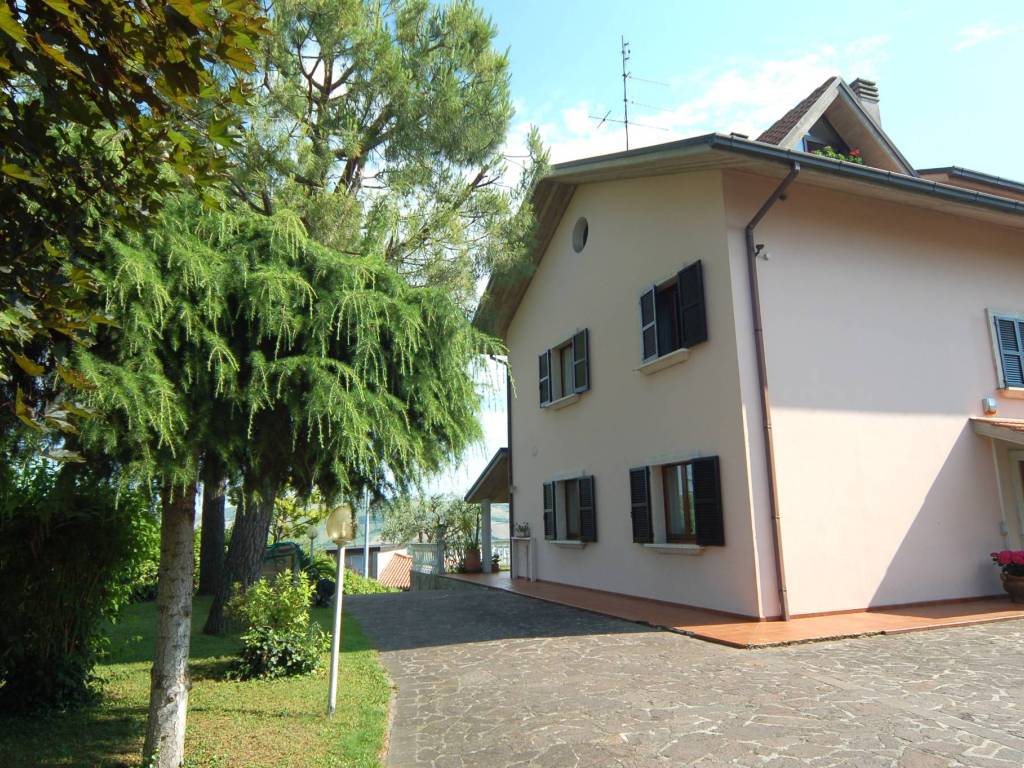 Villa a Colli del tronto in Via Colli, 2 - Foto 2