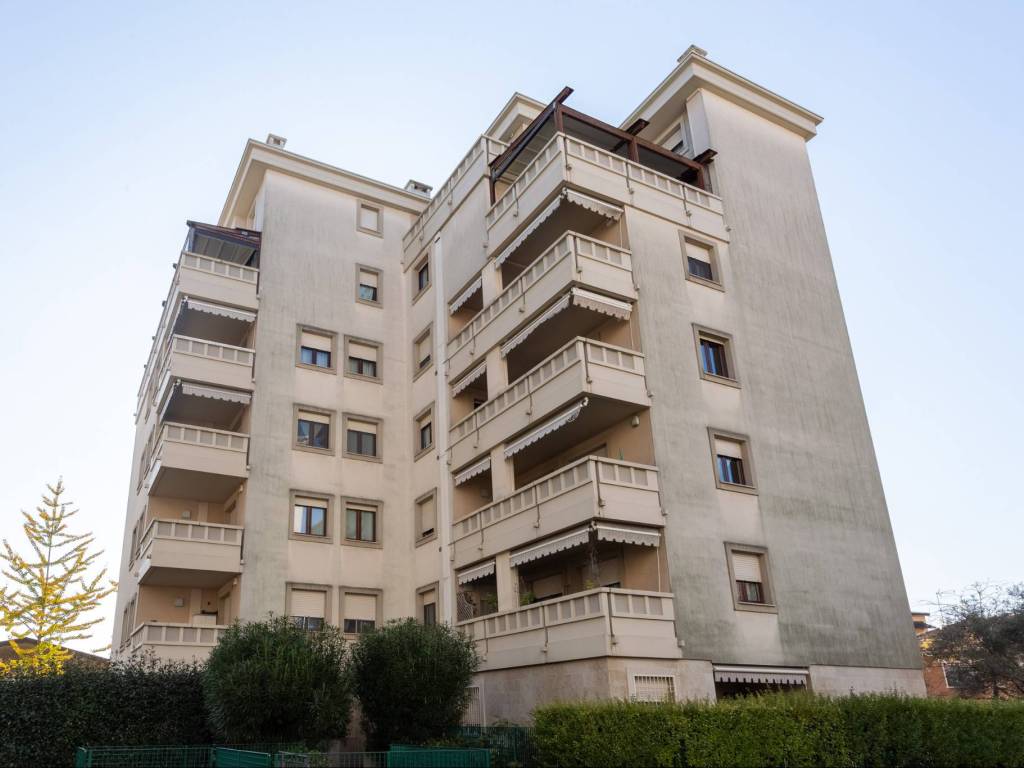 Appartamento a Caronno pertusella in Via Nino Bixio - Foto 2
