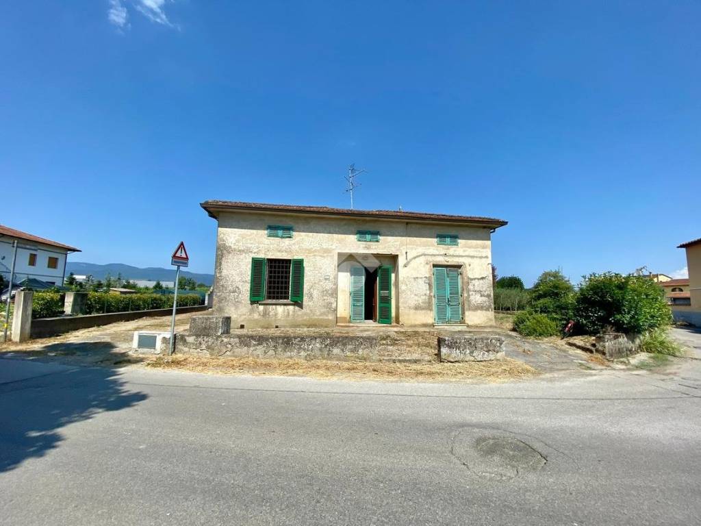 Casa indipendente a Pistoia in Via S. Sebastiano, 17 - Foto 2
