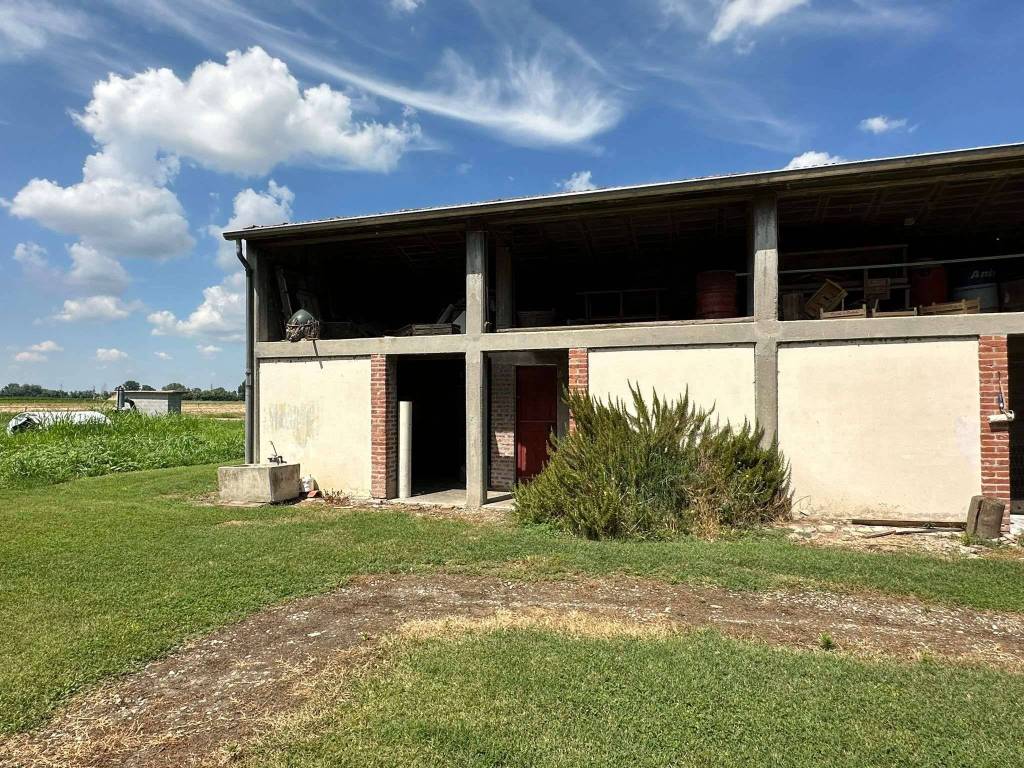 Casa indipendente a Fiorenzuola d'arda in strada comunale via campo sportivo - Foto 4