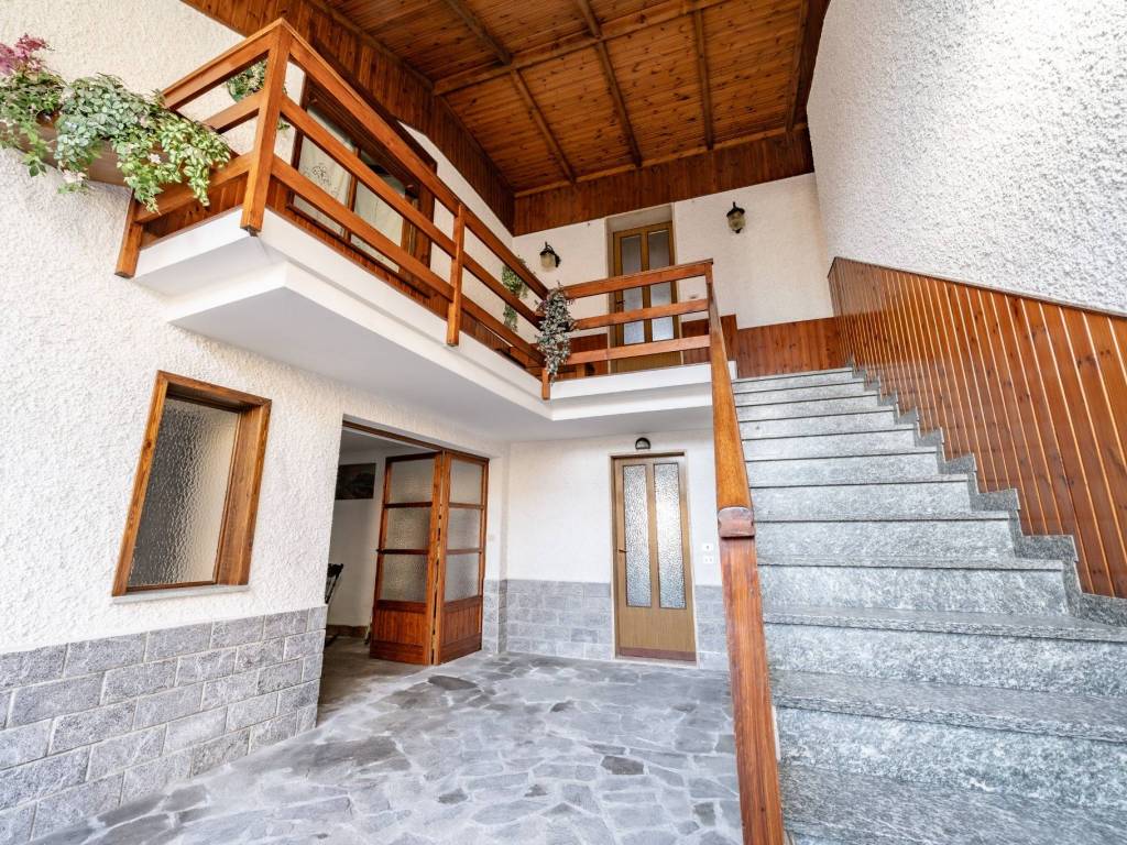 Casa indipendente a Barzanò in Via Antonio Gramsci, 67 - Foto 2