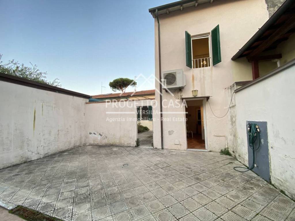 Casa indipendente a Camaiore in Via Cardinale Ermenegildo Pellegrinetti - Foto 3