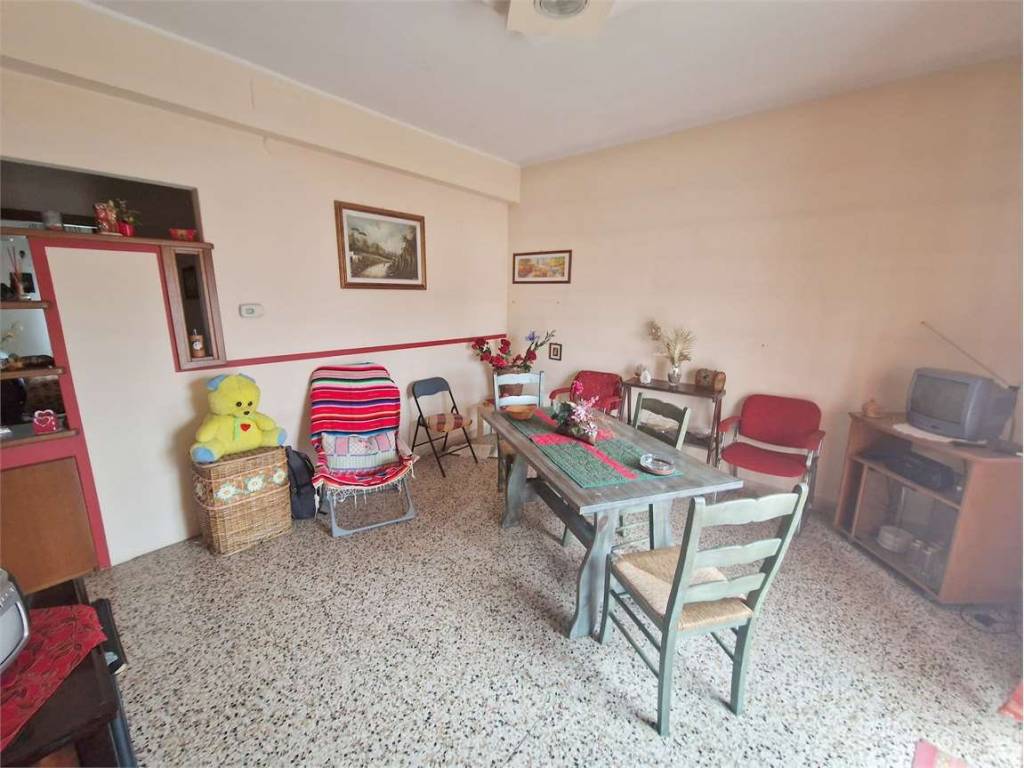 Appartamento a Varano borghi in Via Cavour, 3 - Foto 3