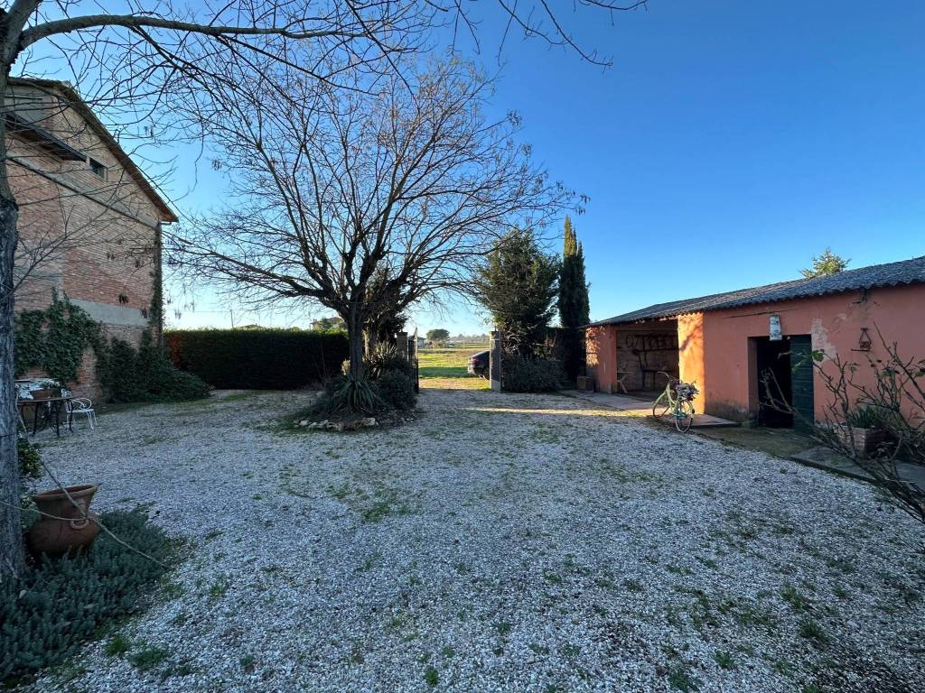 Casa indipendente a Castiglione del lago in Località Bertoni - Foto 2