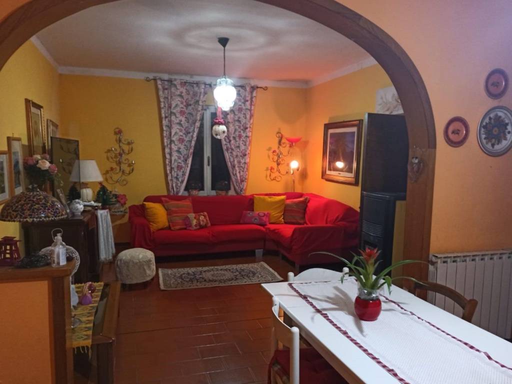 Casa indipendente a Castiglione del lago in Località Bertoni - Foto 4