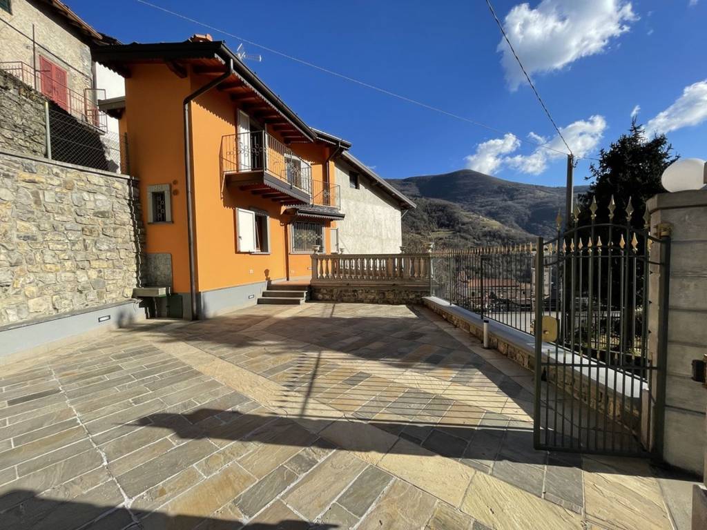 Appartamento a Adrara san rocco in Via Picco - Foto 2