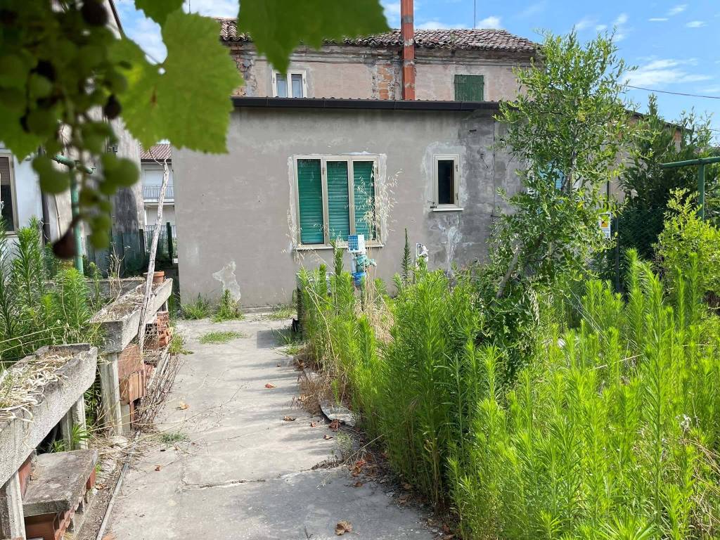 Villa a Porto viro in Via del Caprifoglio, 4 - Foto 2
