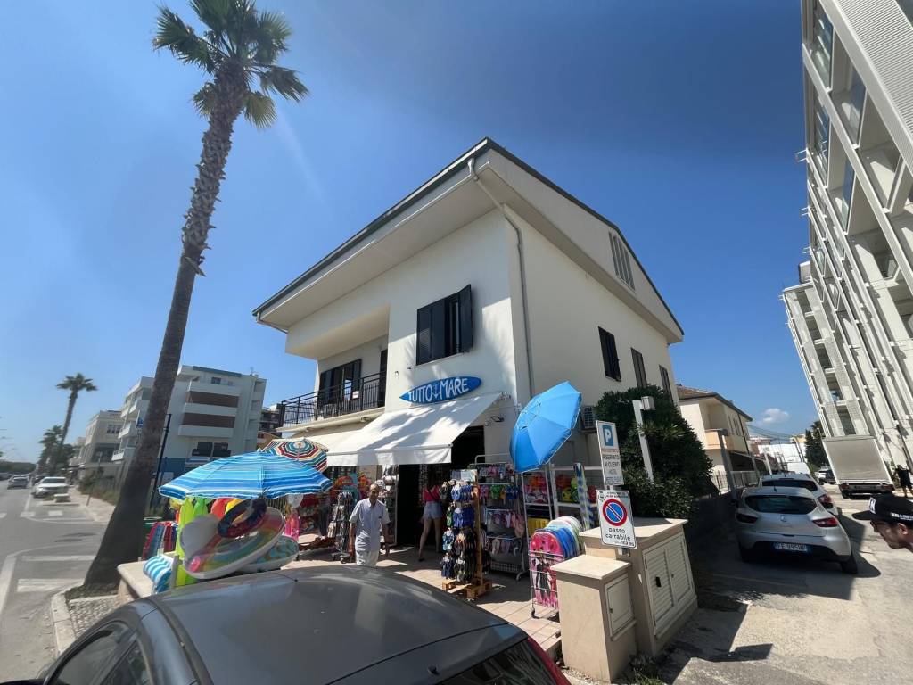 Appartamento a Alba adriatica in Lungomare Guglielmo Marconi, 70 - Foto 2