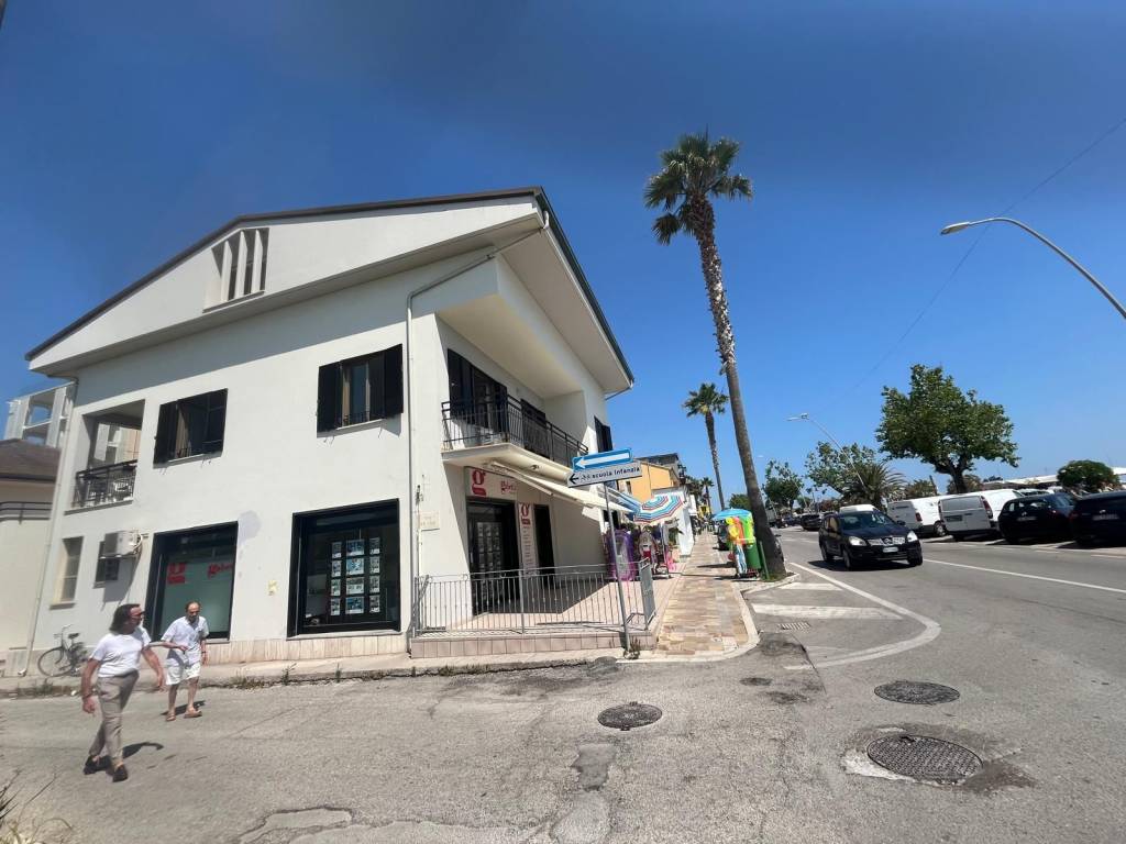 Appartamento a Alba adriatica in Lungomare Guglielmo Marconi, 70 - Foto 5