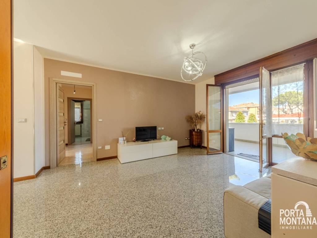Appartamento a Rimini in Via Marecchiese, 62 - Foto 2