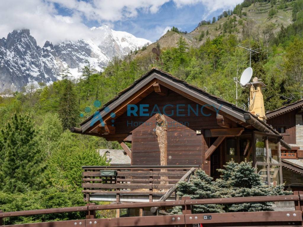 Casa indipendente a Courmayeur in Via San Grato - Foto 2