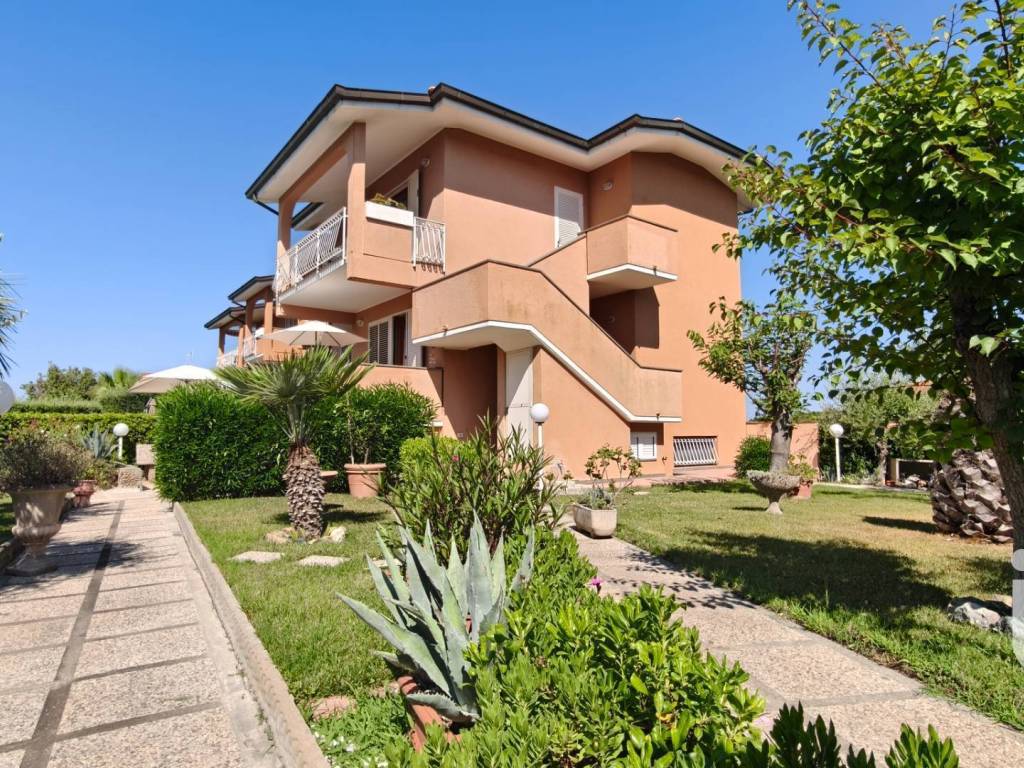 Villa a Rosignano marittimo in Via arno - Foto 2