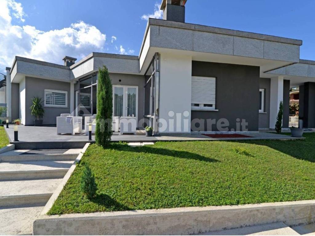 Villa a Bagnolo piemonte in Via Martiri della Liberazioe, 42 - Foto 4