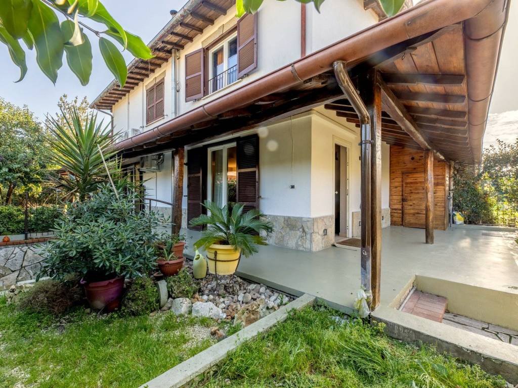 Villa a Fonte nuova in Via Santa Lucia - Foto 1