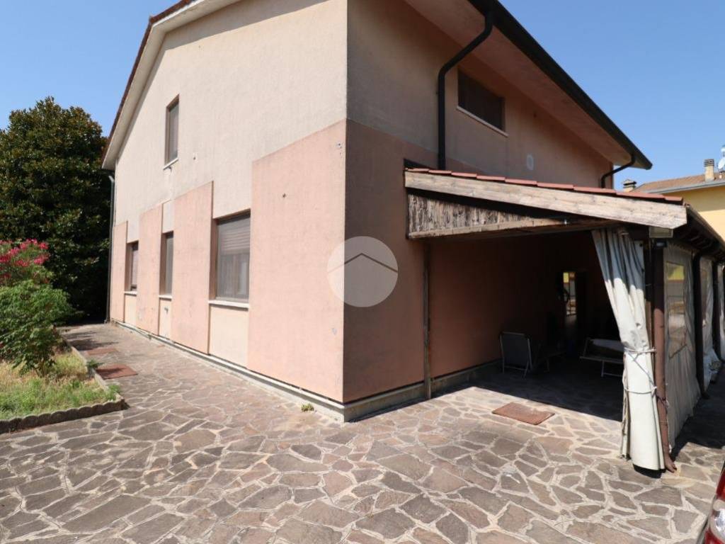 Villa a Roncoferraro in Via Cesare Battisti, 54 - Foto 3