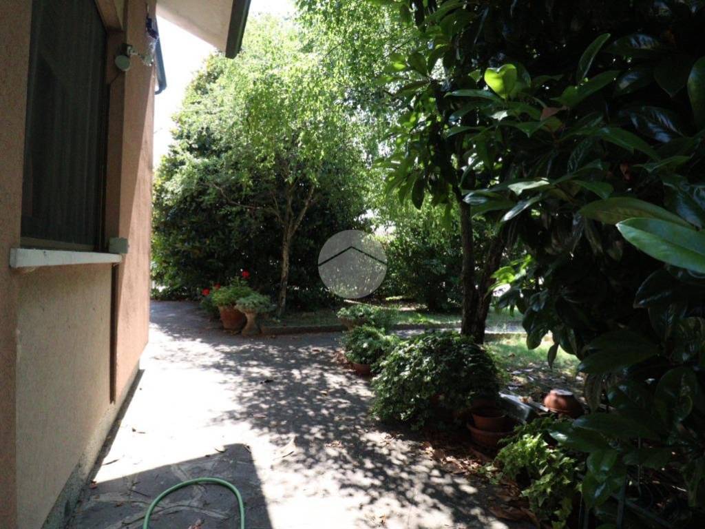 Villa a Roncoferraro in Via Cesare Battisti, 54 - Foto 5
