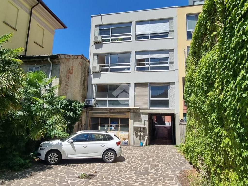 Appartamento a Como in Via Luigi Dottesio, 6 - Foto 2