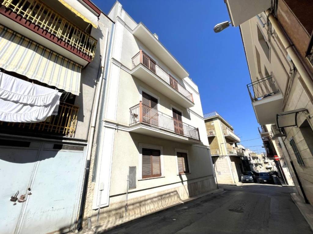 Appartamento a Canosa di puglia in Via Generale Luigi Cadorna, 55 - Foto 2