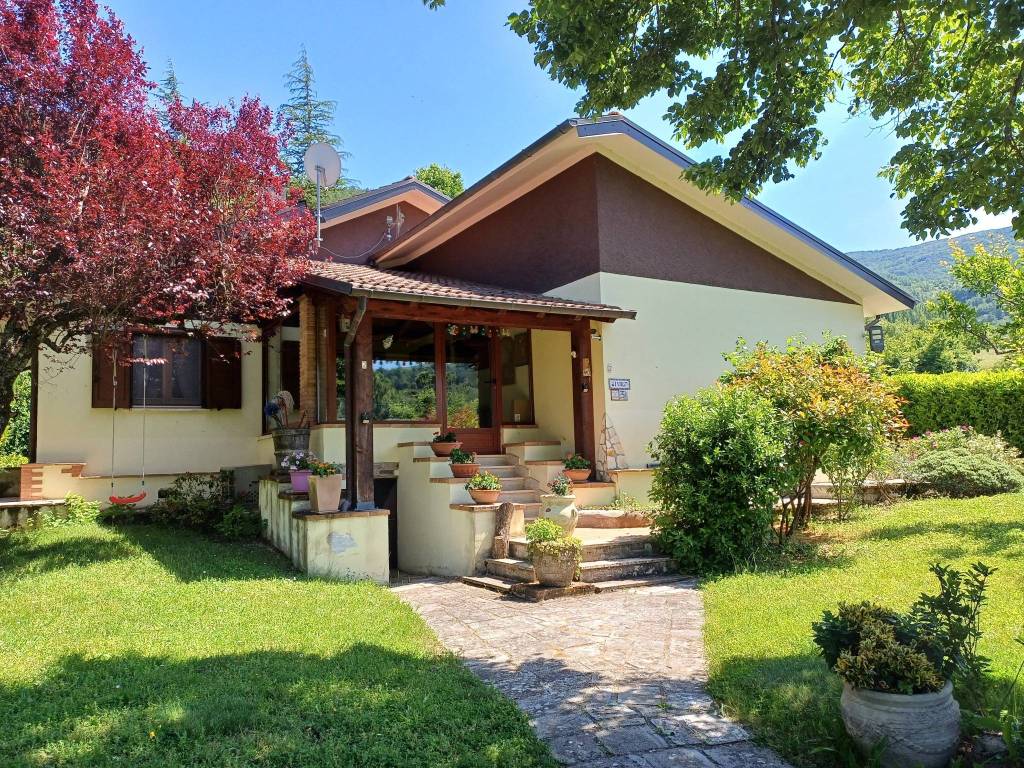 Villa a Borbona in Via Santa Maria del Monte - Foto 4