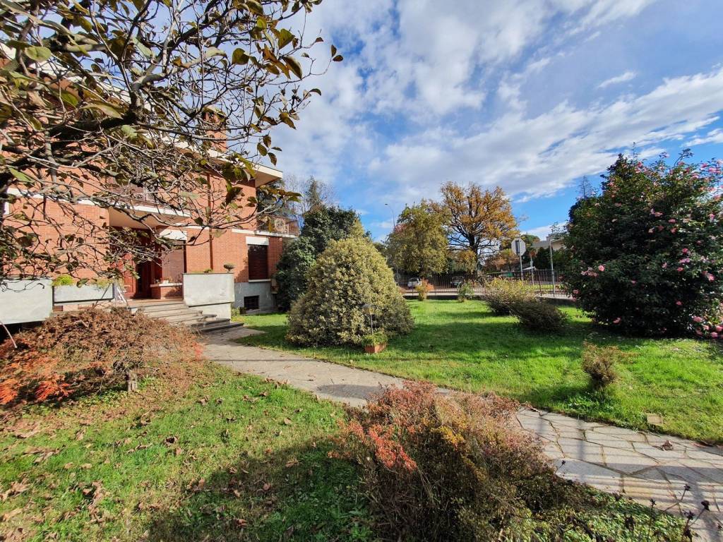 Villa a Gallarate in Via Padre Igino Lega - Foto 4