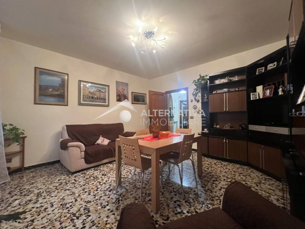 Casa indipendente a Lucca in Via della Chiesa VIII, 1193 - Foto 2