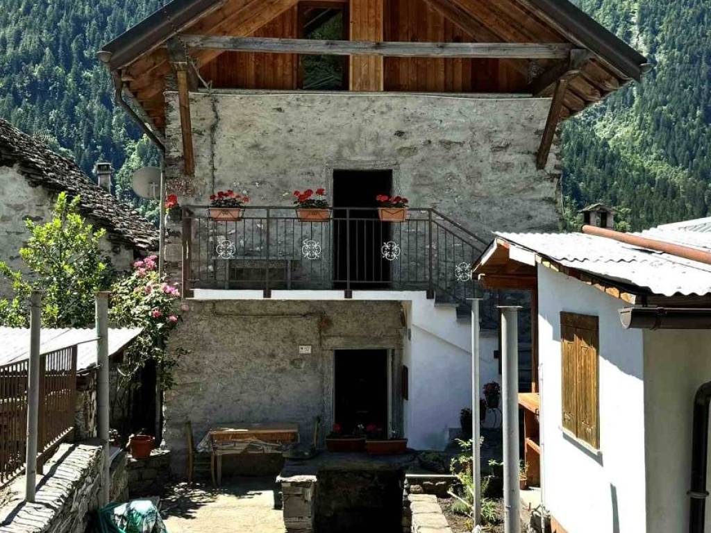 Casa indipendente a Antrona schieranco in Frazione Schieranco, 19 - Foto 2