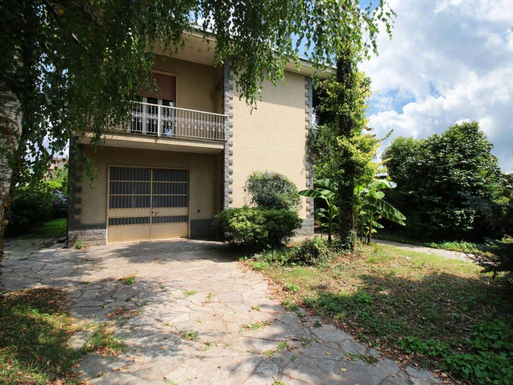 Villa a Caronno pertusella in Via 25 Aprile, 724 - Foto 2