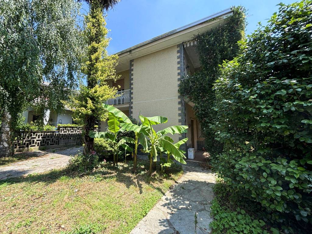 Villa a Caronno pertusella in Via 25 Aprile, 724 - Foto 4