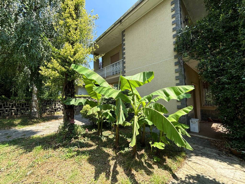 Villa a Caronno pertusella in Via 25 Aprile, 724 - Foto 5