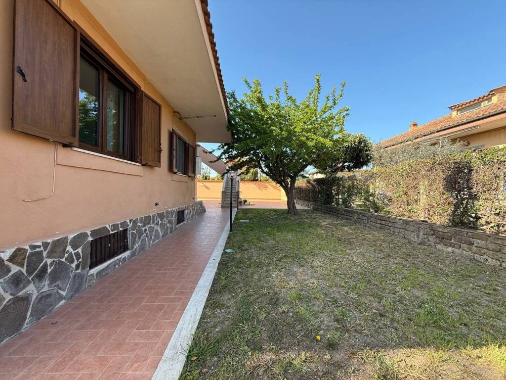 Villetta a schiera a Roma in Via Romentino - Foto 3