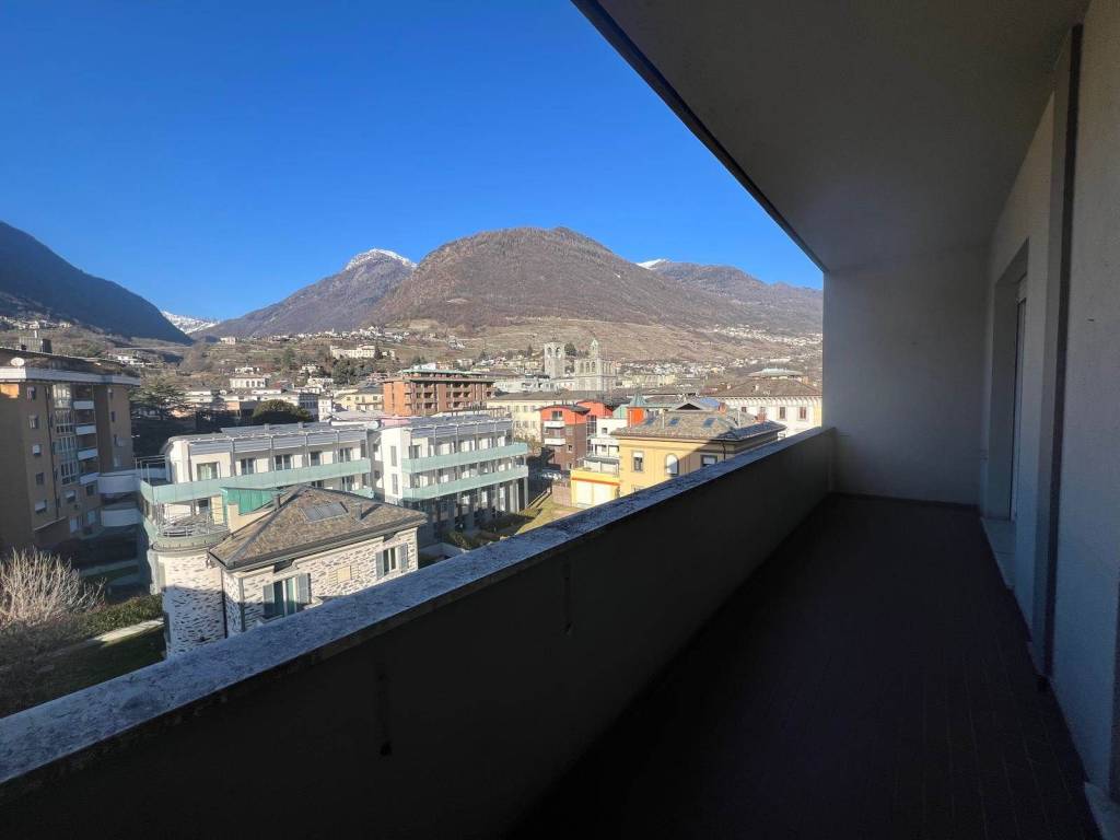 Appartamento a Sondrio in Via Pio Rajna - Foto 2