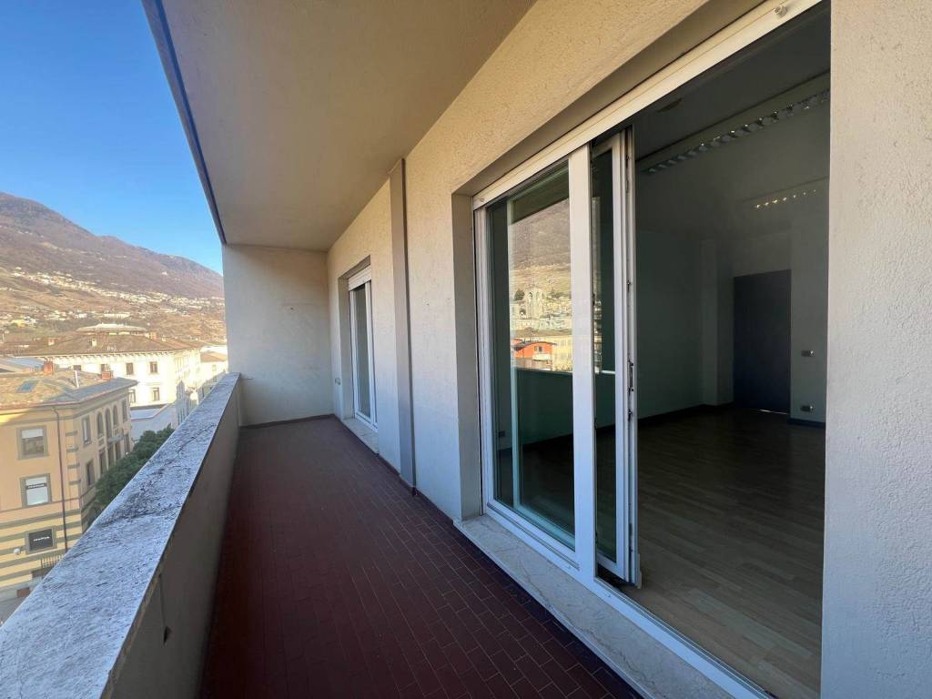 Appartamento a Sondrio in Via Pio Rajna - Foto 4