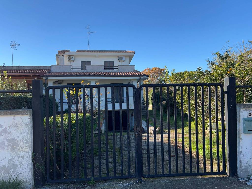 Villa a Aprilia in Via delle Viole, 30 - Foto 3
