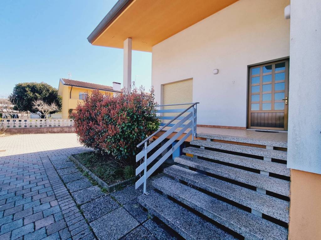 Villa a Tavagnacco in Via Giuseppe Parini, 10 - Foto 3
