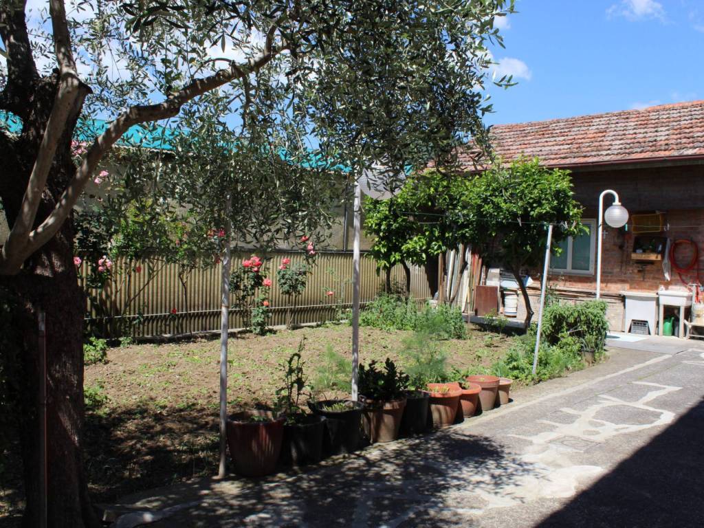 Villa a Pescia in Via Dante Alighieri, 8 - Foto 2