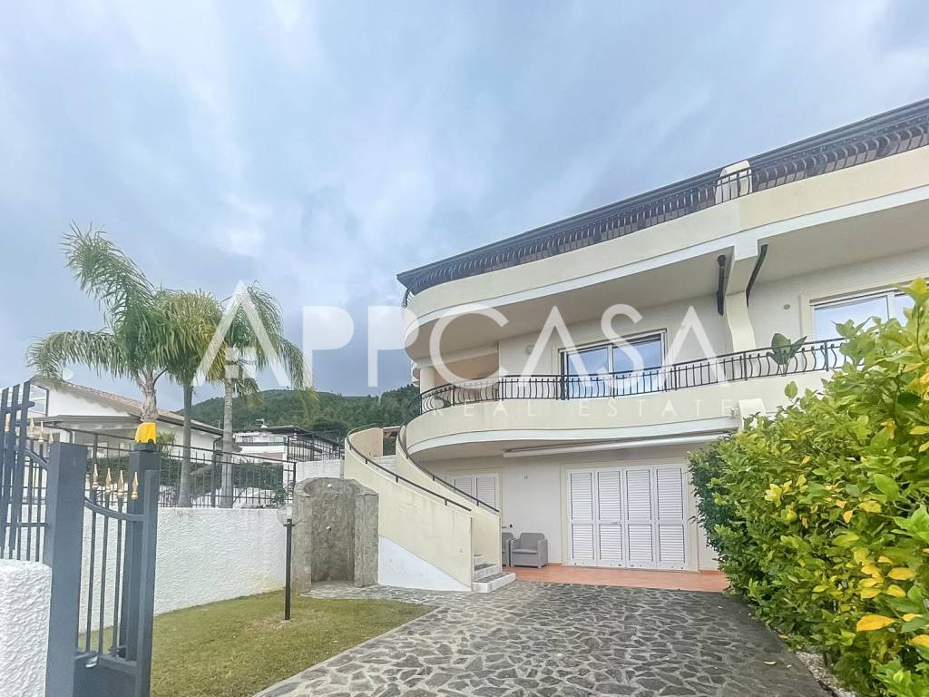 Villa a Praia a mare in Via Giorgio Almirante - Foto 2