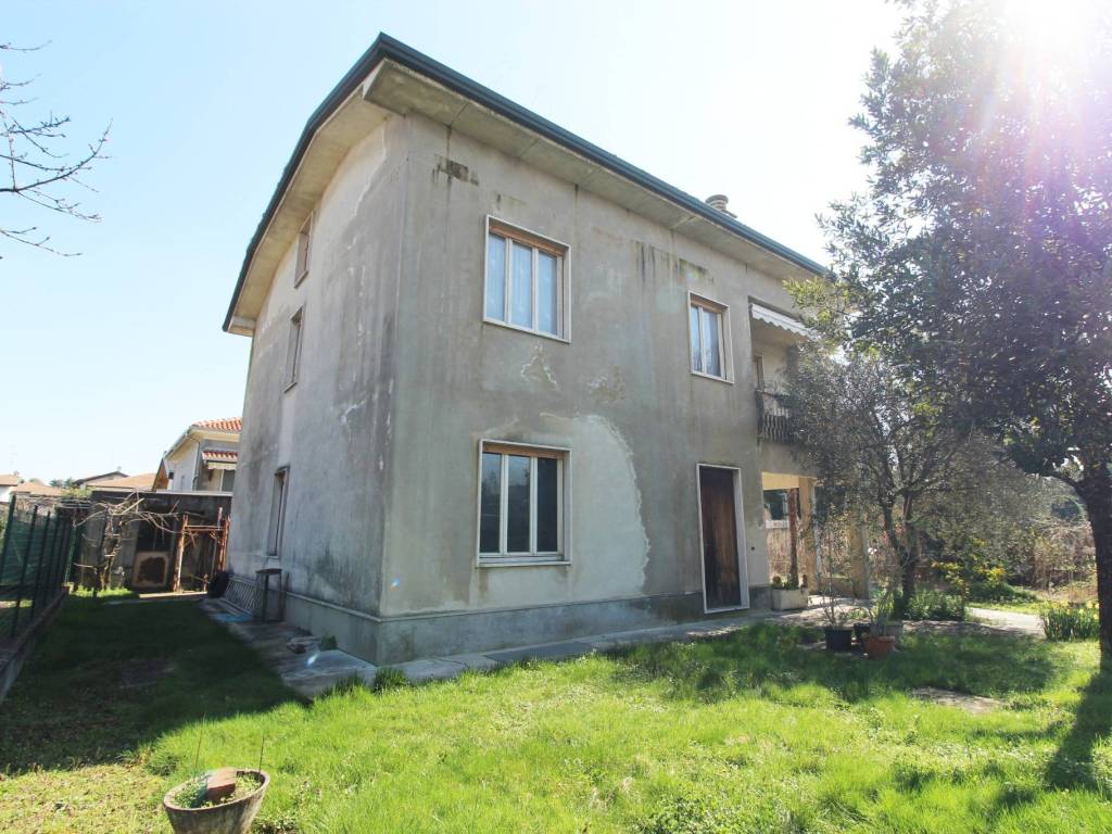 Villa a Gorla minore in Via Roma, 11 - Foto 2