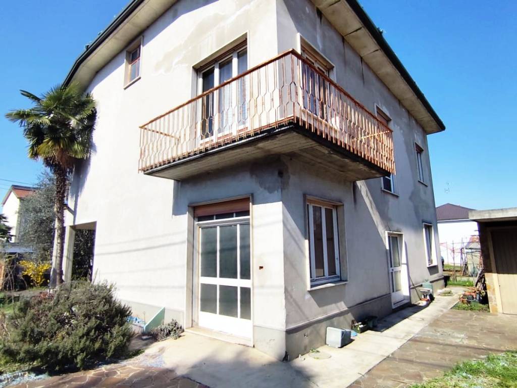 Villa a Gorla minore in Via Roma, 11 - Foto 4