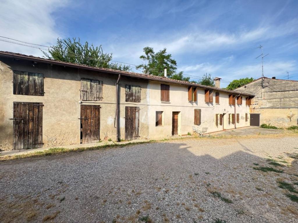 Rustico / casale a Curtatone in Via Damiano Chiesa, 50 - Foto 2