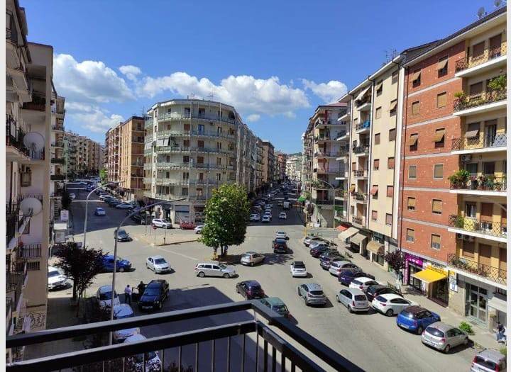 Appartamento a Cosenza in PIAZZA ZUMBINI, 72 - Foto 3